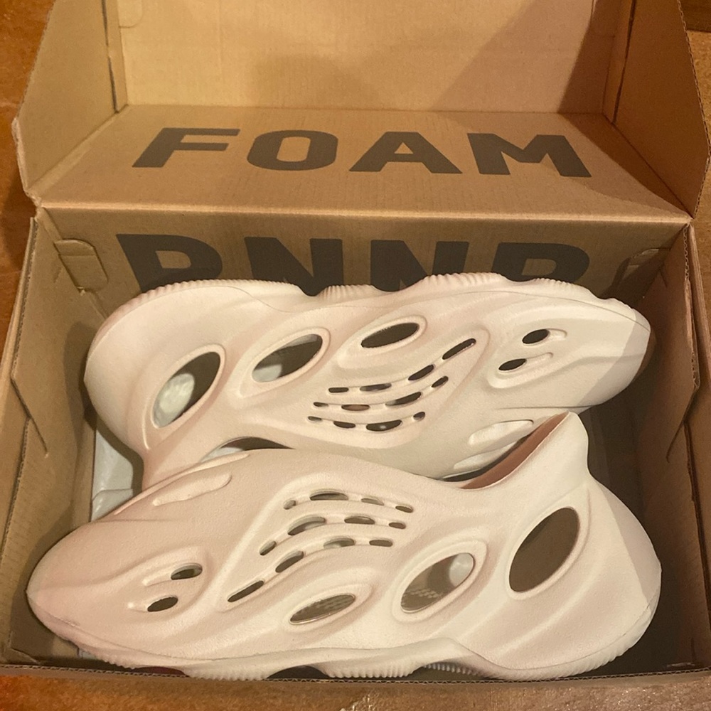 Yeezy Foam Runner Sand size 10